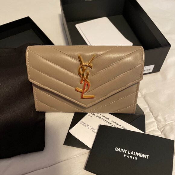 Saint Laurent Cassandre Matelassé Small Envelope Wallet in Dusty Grey - Picture 2 of 12